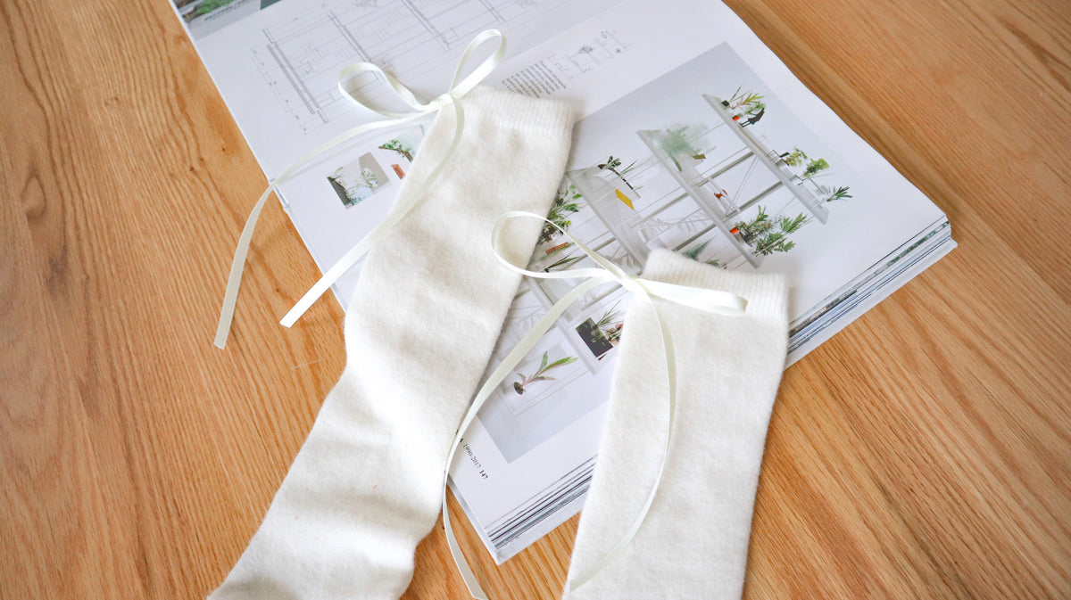 Back Ribbon Cashmere Socks