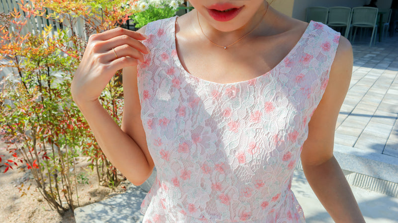 < M A D E > The Rosy Pop Lace Top