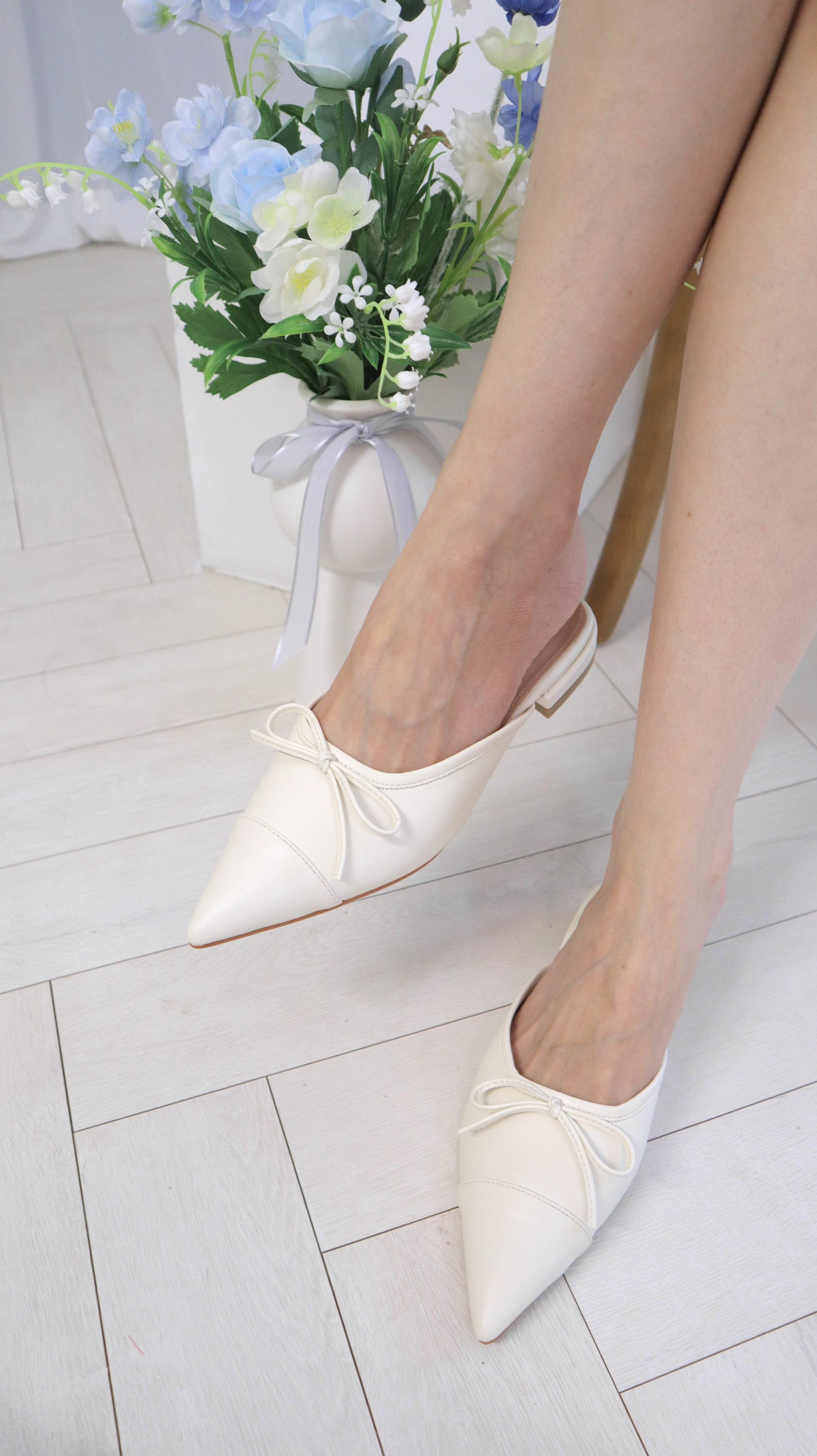 Calming City White Mules