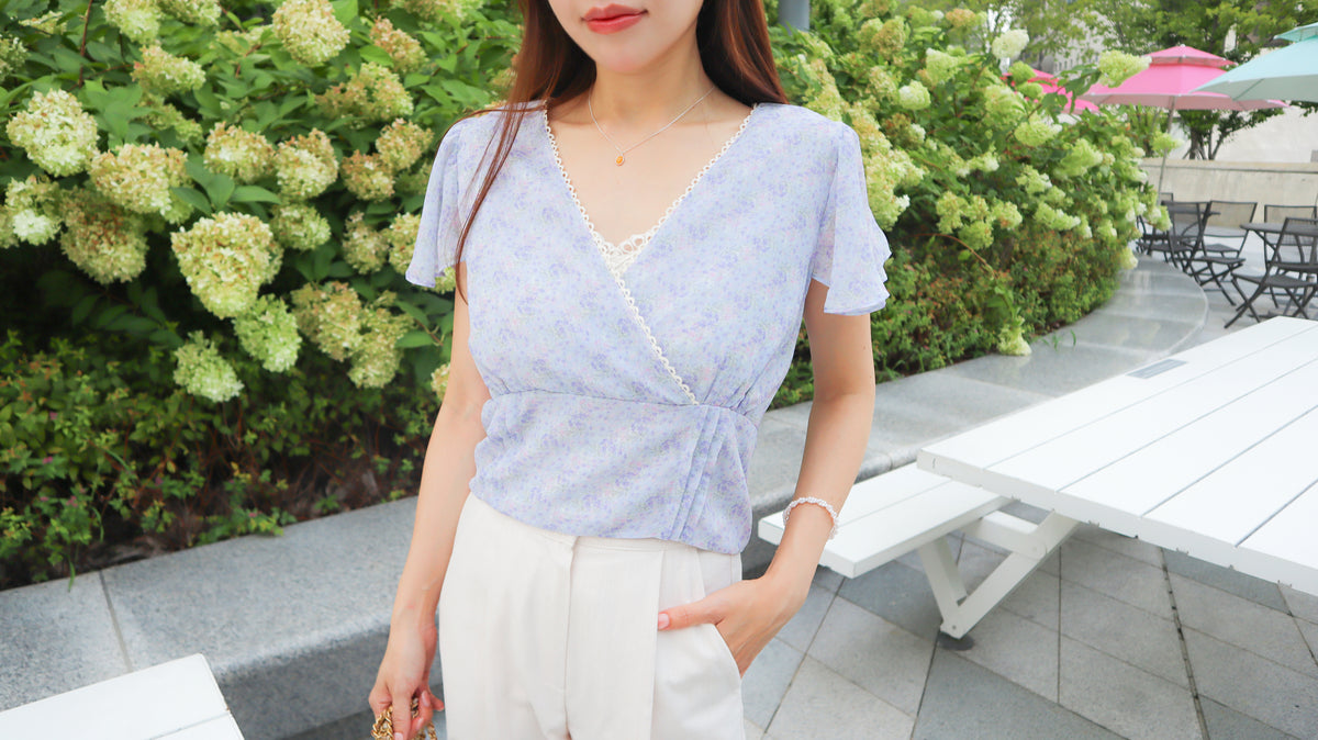 < M A D E > Lace Petal Crossover Blouse