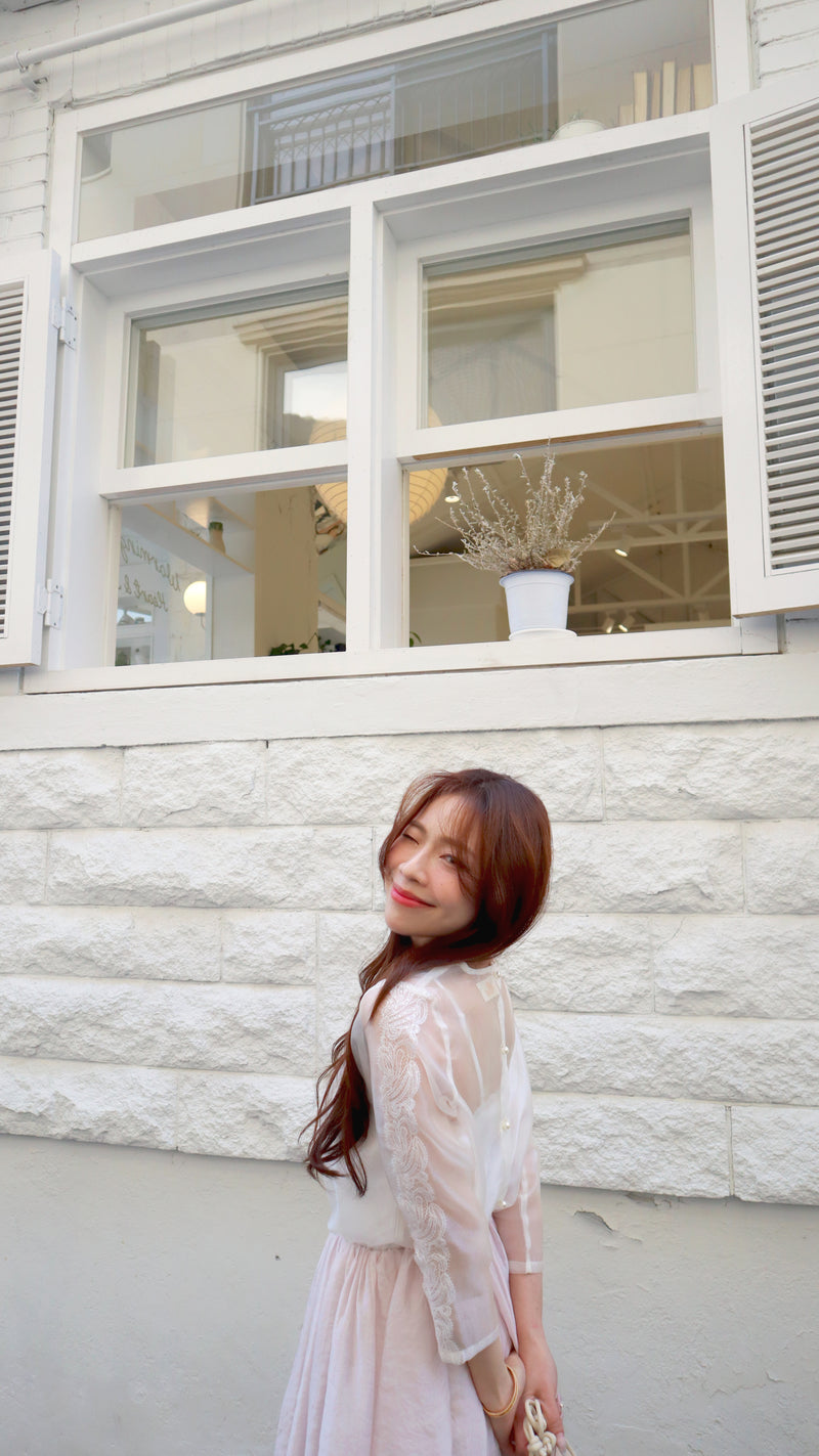 < M A D E > The Lustrous Lightly Blouse