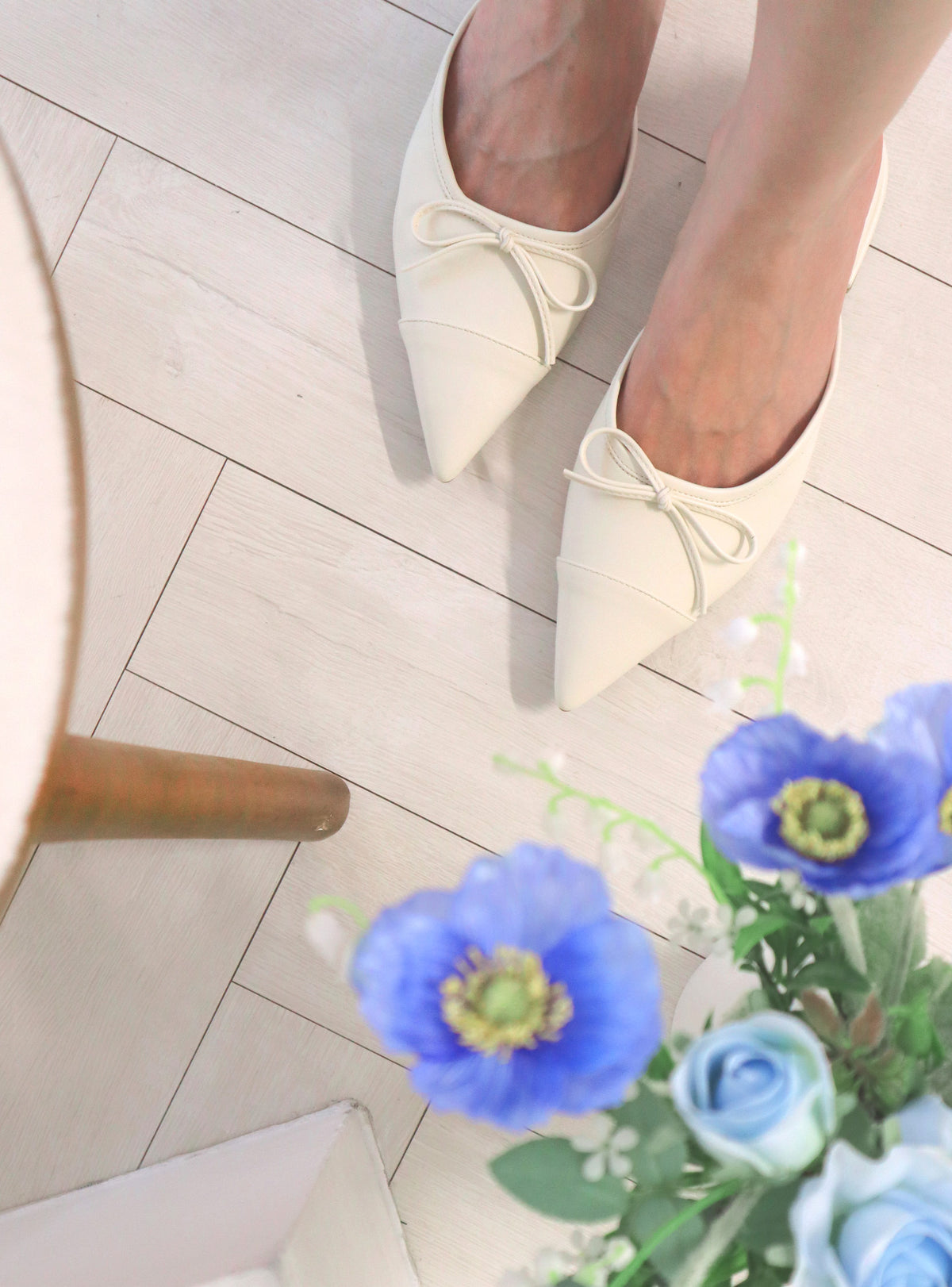 Calming City White Mules